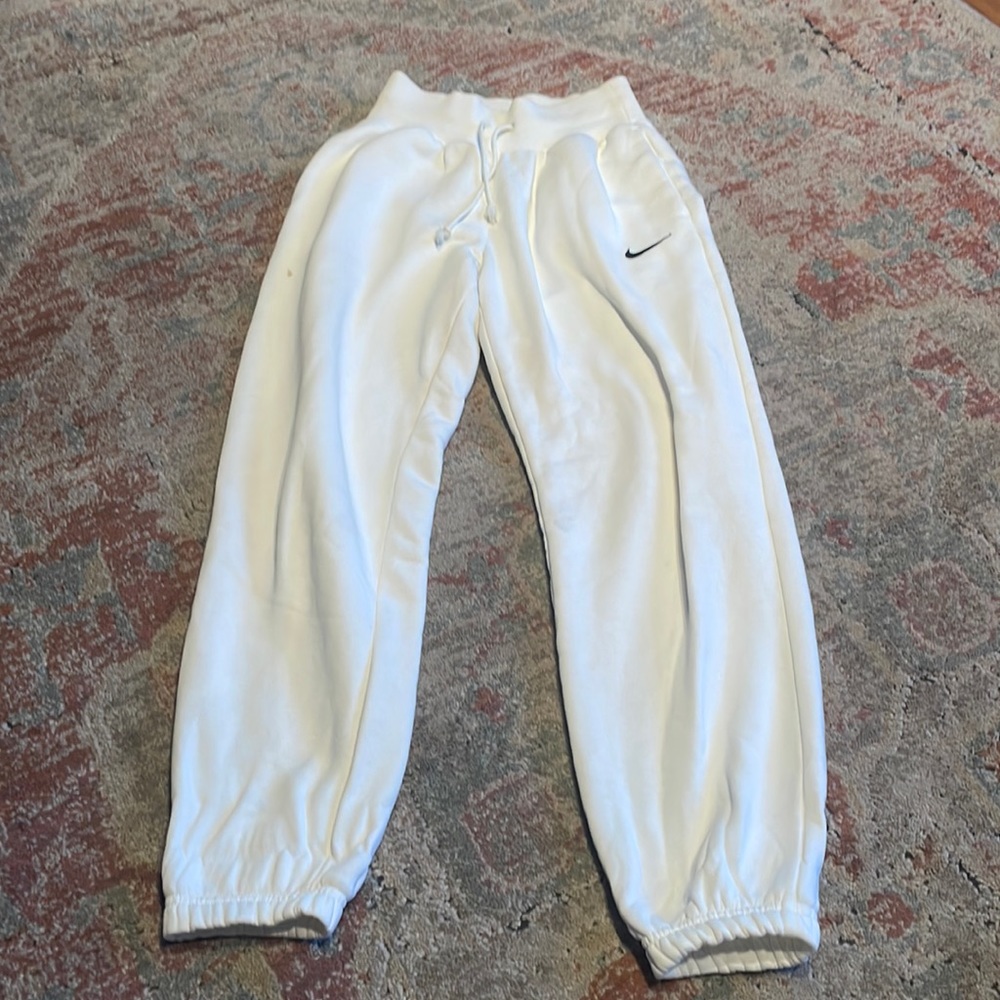 Cream-White Nike Oversized Women’s Sweatpants, Size XXS